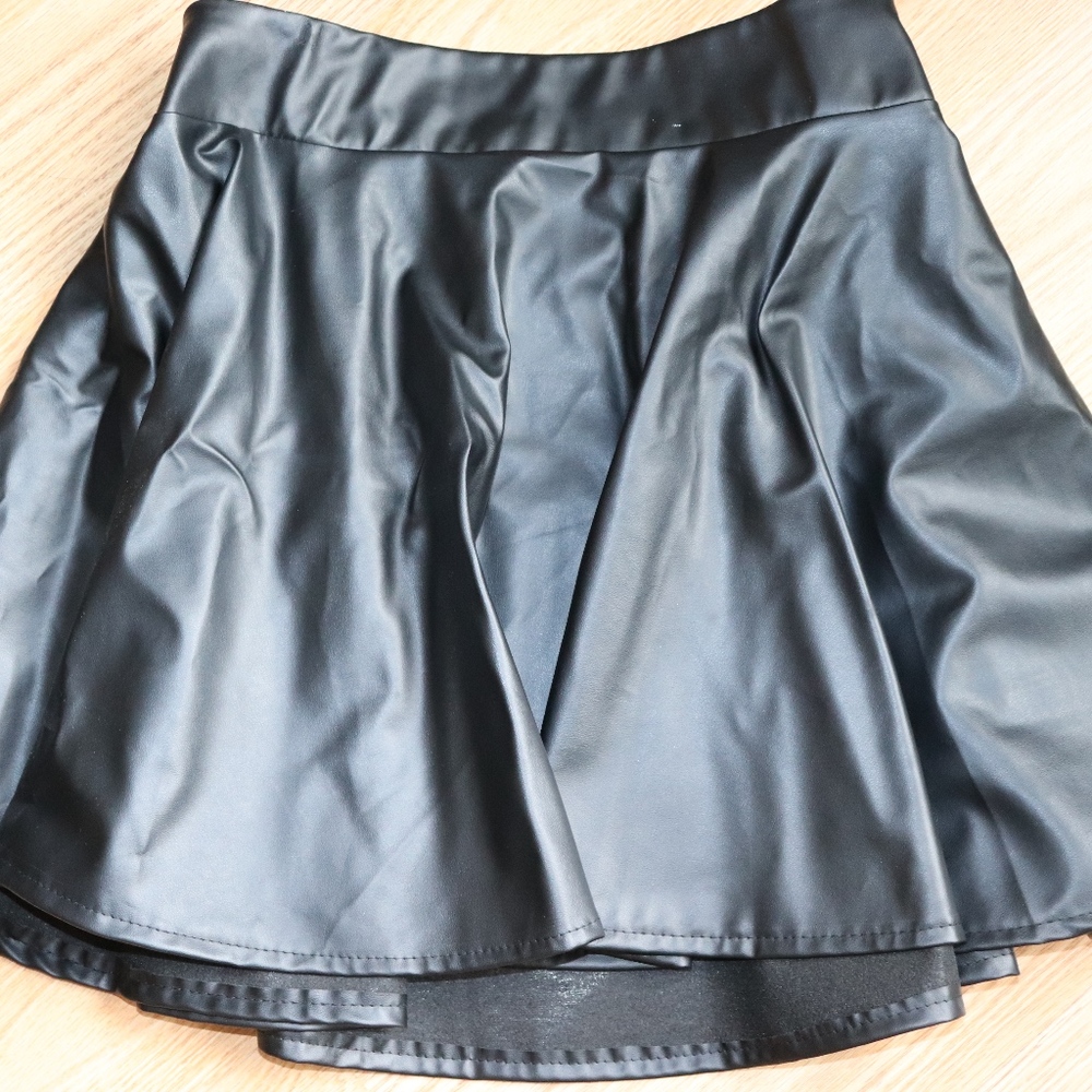 black skirt